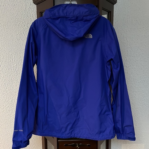 The North Face Hyvent 2.5L rain jacket. Excellent condition. Size S - Picture 6 of 10